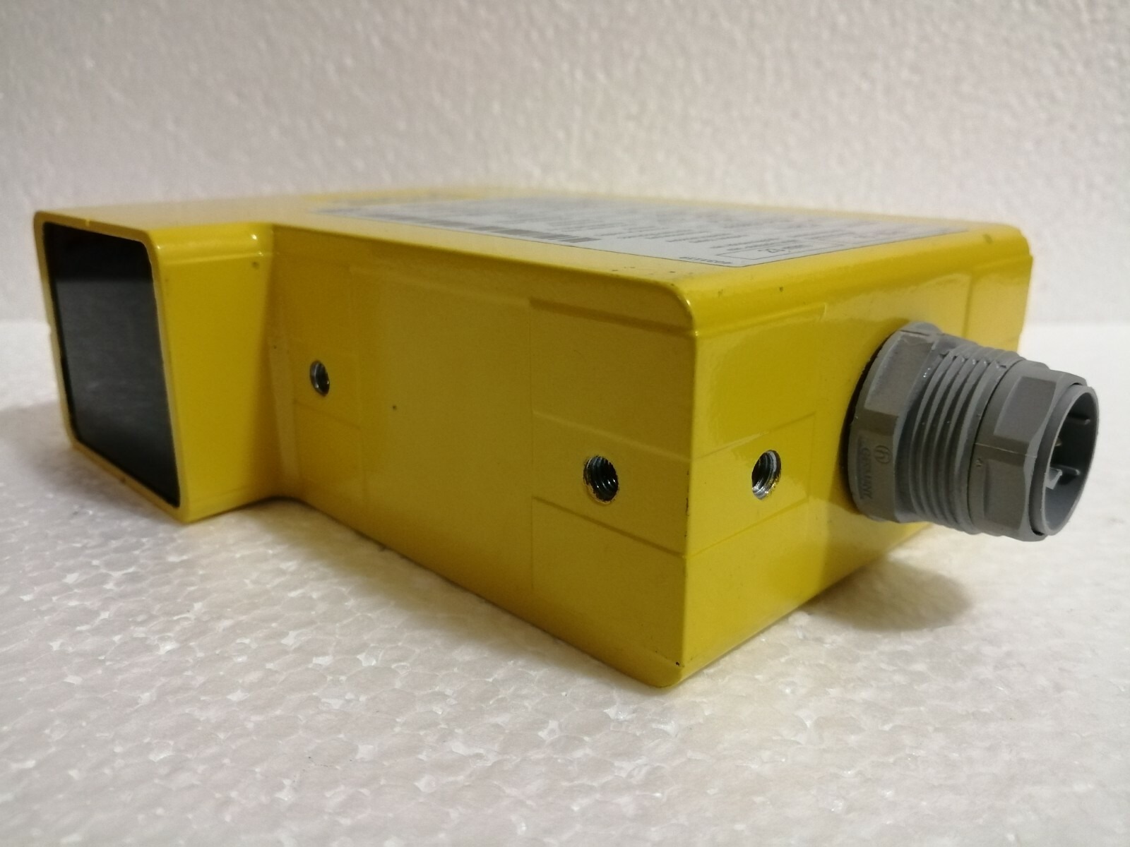 SICK WEU 26/2-231 Photoelectric Safety Switch | 1015753 | Industrial Safety Sensor | In Stock