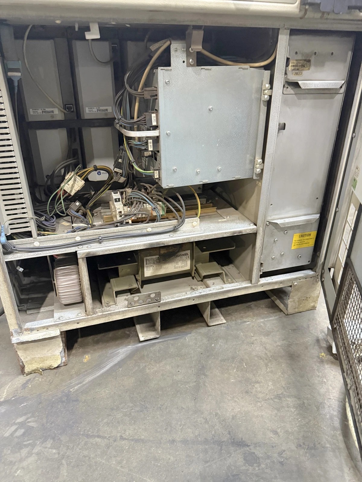 ABB IRB 6600-225/2.55 Robot with M2000 Control 225 Payload 2.55m Reach