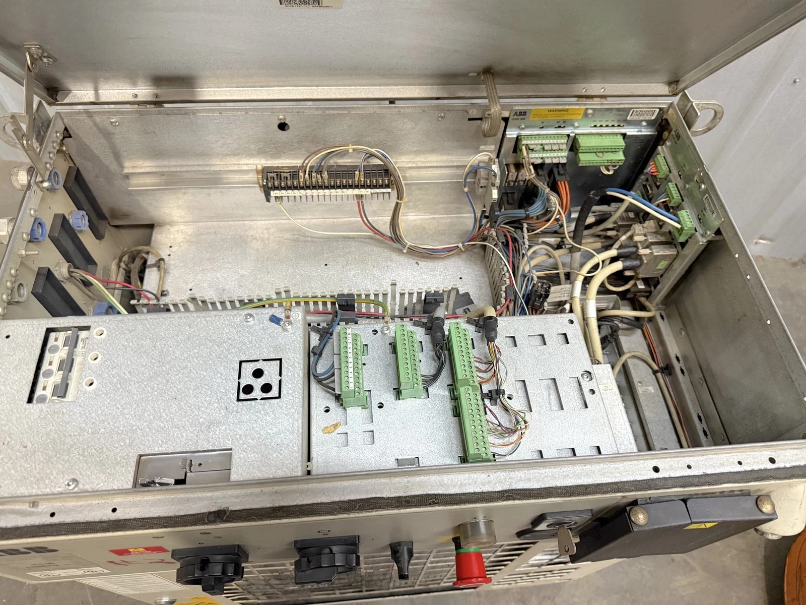 ABB IRB 6600-225/2.55 Robot with M2000 Control 225 Payload 2.55m Reach