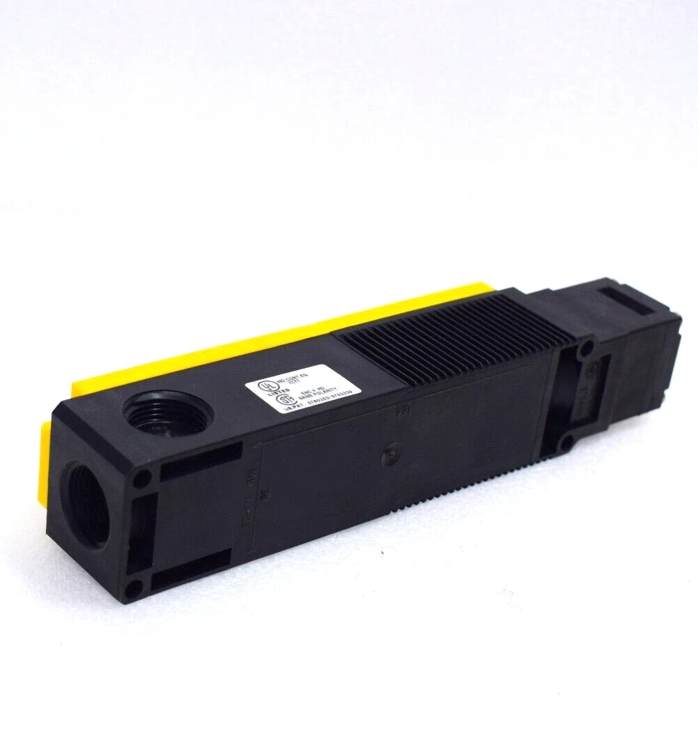 SICK I10-M0253 Safety Switch | I10 LOCK Safety Switch | New Open Box